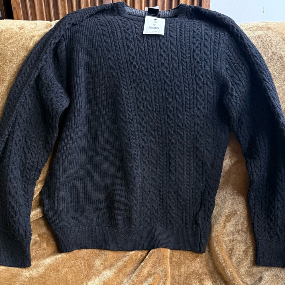 DKNY Men's Sweater - Size: Large - NWT